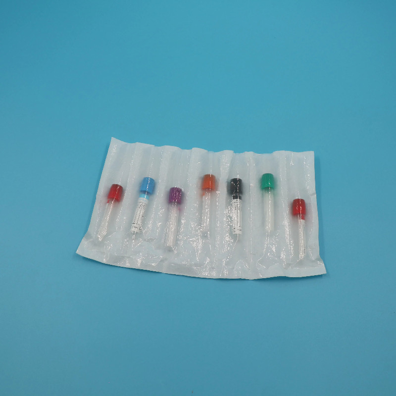 Tubos de centrífuga em laboratórios médicos para coleta e processamento de amostras de sangue
